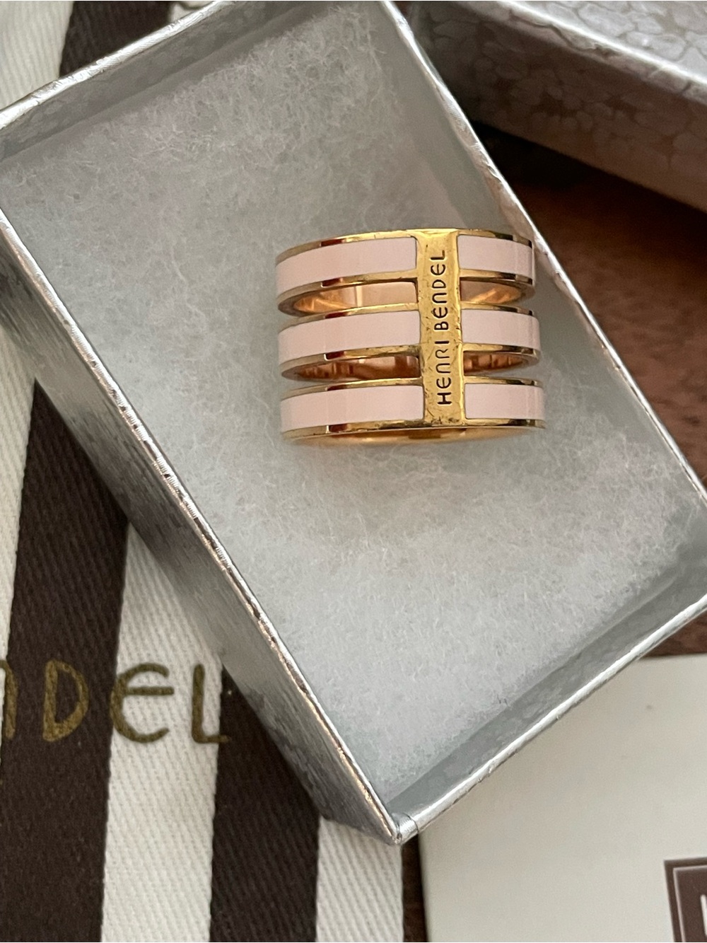 HENRI BENDEL Pink Enamel On Gold Tone Metal Ring Size 8 - Picture 3 of 8